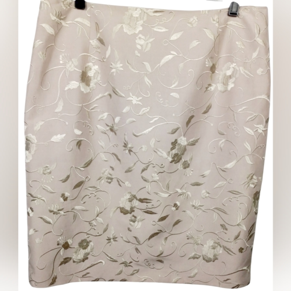La Femme Gilar Embroidered Floral Light Beige 34in waist 23in in length